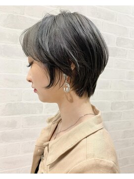 エミュスト(Emuest) 暗髪ショート