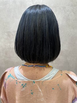 キャノン 目白本店(CANNON) ネイビーブルーでボブスタイル