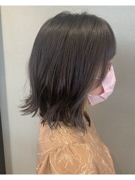リリ(Liri material care salon by JAPAN) おしゃれなアッシュグレーヘア