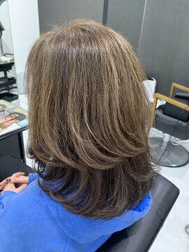 ディティール(Detail) ハイトーングレイカラー×ファギーベージュ