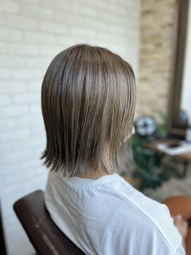 アトリエナガノ(atelier nagano) ニュアンスカラー/センターパート/ツヤ髪スタイル/ブルージュ