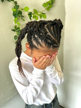 エレノア 梅田 大阪駅前第4ビル店(Eleanor) コーンロウ