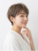 透明感アッシュグレージュショート
