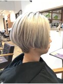 ショートボブ