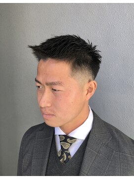 フランクスバーバーリザーブ 人形町店(FRANK’S BARBER RESERVE) ワイルドアップバングかき上げフェード