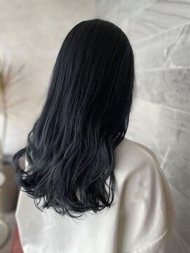 ジル アンク(Jill ankh) 《Jill ankh姫路駅前》濃いめネイビーカラー　ブリーチ有り