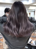 サイン 表参道(SIGN)&nbsp;エアータッチバレイヤージュ白髪ぼかし／ケアブリーチハイライト