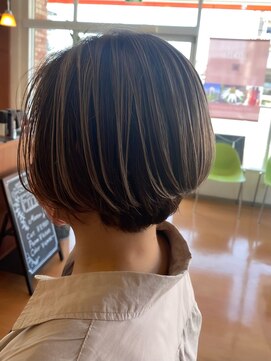 スタジオフィット(STUDIO FITTO) ５０代に人気。一気に若く見える大人ブリーチカラー