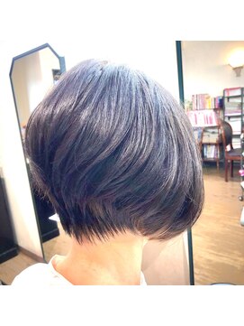 フォーラム(Forum) 前下がショートりボブ