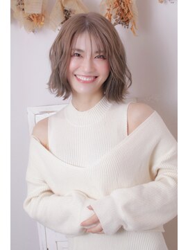 ウォークヘアーリリィ(Walk hair lily) 大人かわいいゆる巻きボブ