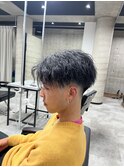 フェードカットセンターパートツイストスパイラルパーマ