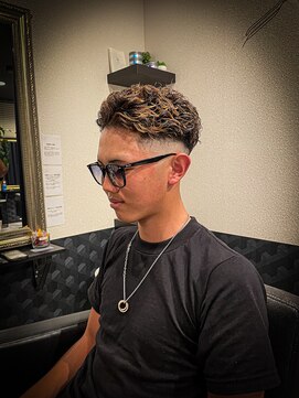 hair salon 華化 フェードパーマ