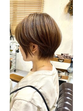 チリンバイロストシティー(Chillin by LOSTCITY) ショートボブ髪質改善スクールカット白髪ぼかしハイライト