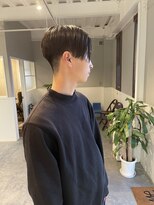 西本整髪&nbsp;センターパート　ナチュラル　フェード