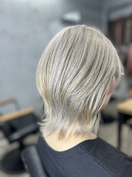 ワン(ONE) white beige×ショートウルフ