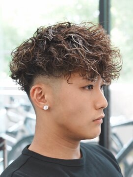 マール 矢場町(MARL) スペインカールメンズパーマフェードショート