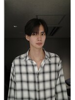 ノーム(NORME)&nbsp;韓国風メンズヘアヘビーパートのセンター分け