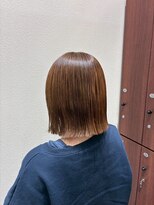アクセ 透明感ウォームベージュ艶カラー×切りっぱなしボブストレート