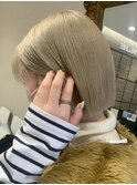 横須賀ベージュミルクティーブロンドハイトーンボブベージュ