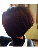 ボブビッシュ 東温店&nbsp;前下がりショートボブ