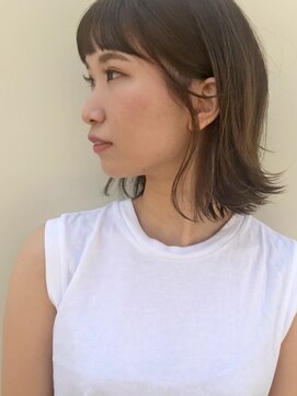 ヌース(NOUS) 【NOUS】外ハネミディ×ショートバングで新たな自分を×ベージュ