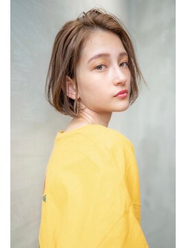 メゾンバイハバナ(maison by HAVANA) 大人かわいいフェザーバングカーキグレージュミディアムウルフ