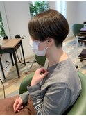刈り上げハンサムショート_オリーブグレージュ_