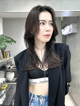 ヴェイン 渋谷(vain) レイヤーカット 前髪長め インナーカラー 顔周りカット 20代30代