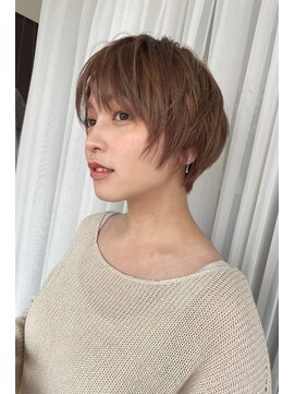 ビュート ヘアー ジョージ(Beaut Hair GEORGE) 丸みフレンチショートで品のある女性に　グレーベージュ　洗足