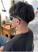 ツイストスパイラルパーマ メンズカット スキンフェード 眉毛