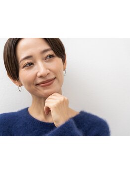 気になる白髪に、毎月通えるお値段が嬉しい♪ベテランのスタイリストが年齢を重ねた髪悩みを解決します☆