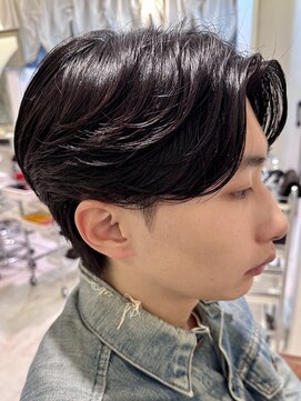 リタ(Lita) センターパートニュアンスパーマカルマパーマフェザーパーマ