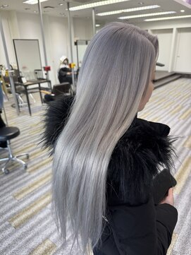 アフューズバイストゥー(Vfuse by StueW) ホワイトシルバー×エクステロング