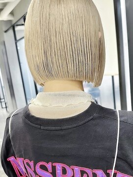 ベモ(NVEMO) ペールベージュホワイトブロンドメルティーカラーことりベージュ