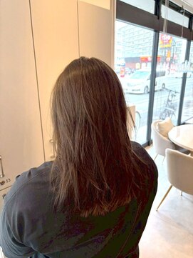 ルーチェココ ブラン(Lu'ce coco blanc) カジュアルストレートミディ