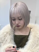 サンク 原宿 表参道(cinq) ハイトーンカラーヘーゼルベージュミルクティーベージュ暗めボブ