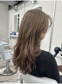 透明感ベージュの柔らかロングウェーブ