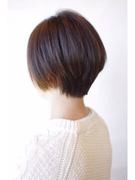 アクセル エルヴェ 城東店(AXCEL E'LEVER) 前下がりショート