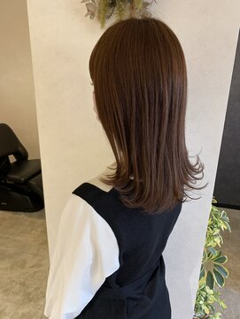 メラク(merak) ロングの外ハネスタイル