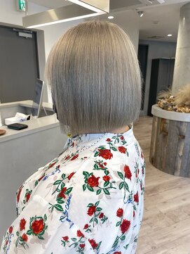 ルーブ トウキョウ(Loob. TOKYO) ミルクティブロンド×きりっぱなしボブ（髪質改善、ハイトーン）