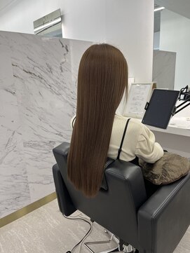 イレス 札幌駅南店(IRESU) ミディアムヘア斜めバンググレージュカラーシルキーベージュ