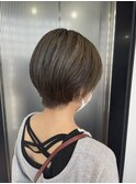 丸みショート×オリーブベージュ×ミントベージュ×白髪ぼかし