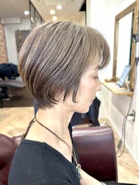 ハーツ(Heart's) 白髪ぼかしハイライト/似合わせカット/ショートボブ