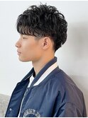 ナチュラルパーマ　束感スタイリング　メンズカジュアル