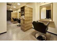ヘアドクターベガ(hair Dr.VEGA)の雰囲気（仕切りがあるので隣のお客様の干渉もなく半個室感覚）