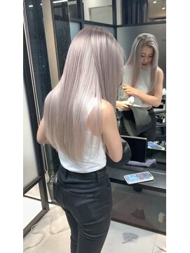 テラ 仙台(Tera) ホワイトグレー　レイヤーカット　グレージュ