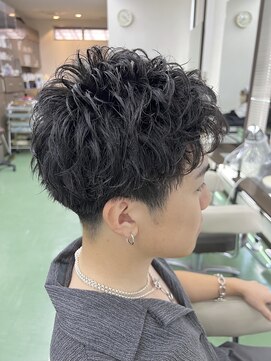 ゼロ(Zero) スパイキーショートツイストスパイラルパーマ