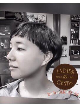 バーバー アカダマ ショートボブ