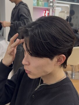 ビカム 名駅(become) 曲がる縮毛矯正で作るパーマ風毛流れセンターパート