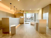 ゆったりとした空間で、まずはカウンセリングシートをご記入いただきます【髪質改善/豊中/少路/縮毛矯正】